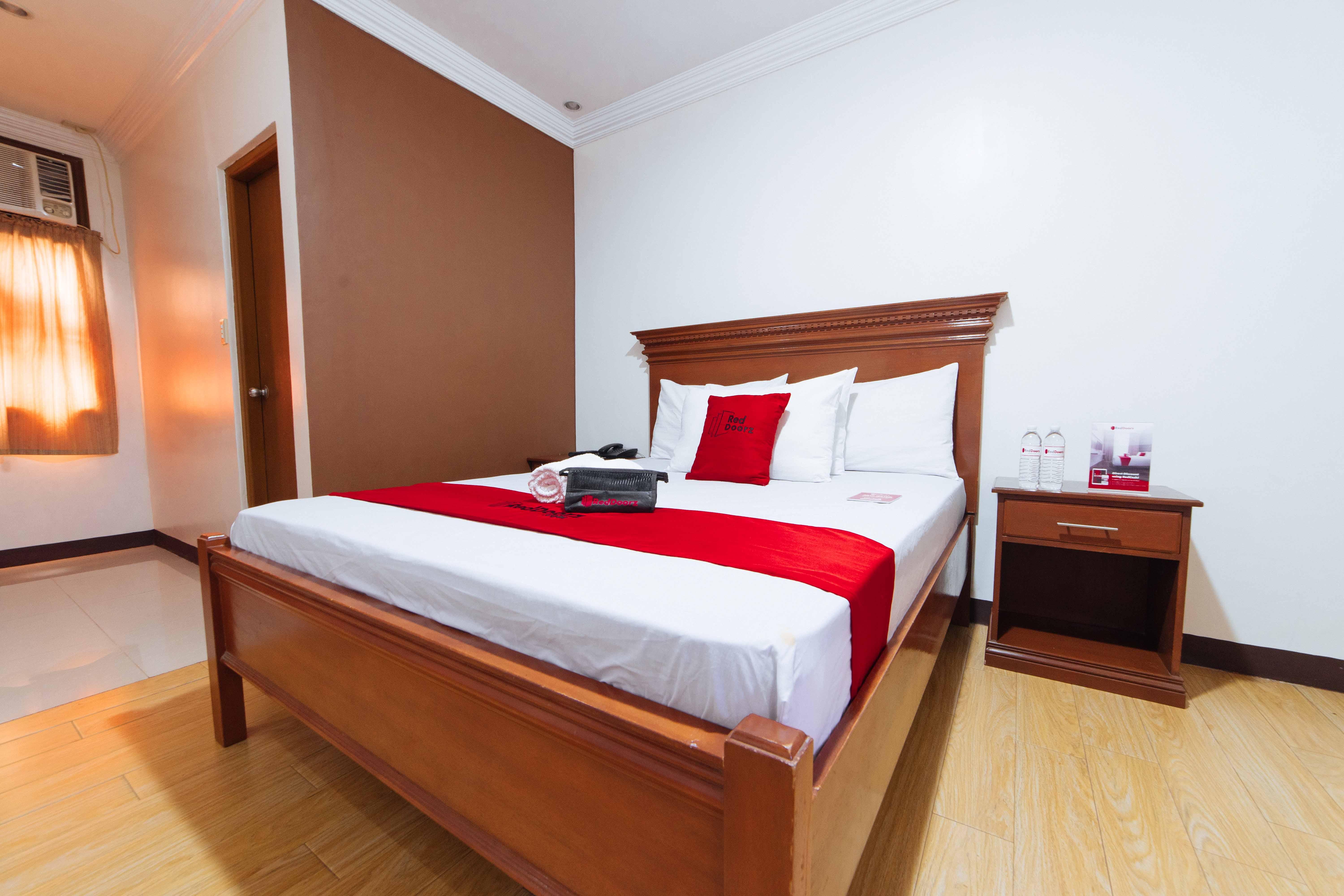Reddoorz Plus @ Starhomes Olivianville Tarlac Kültér fotó
