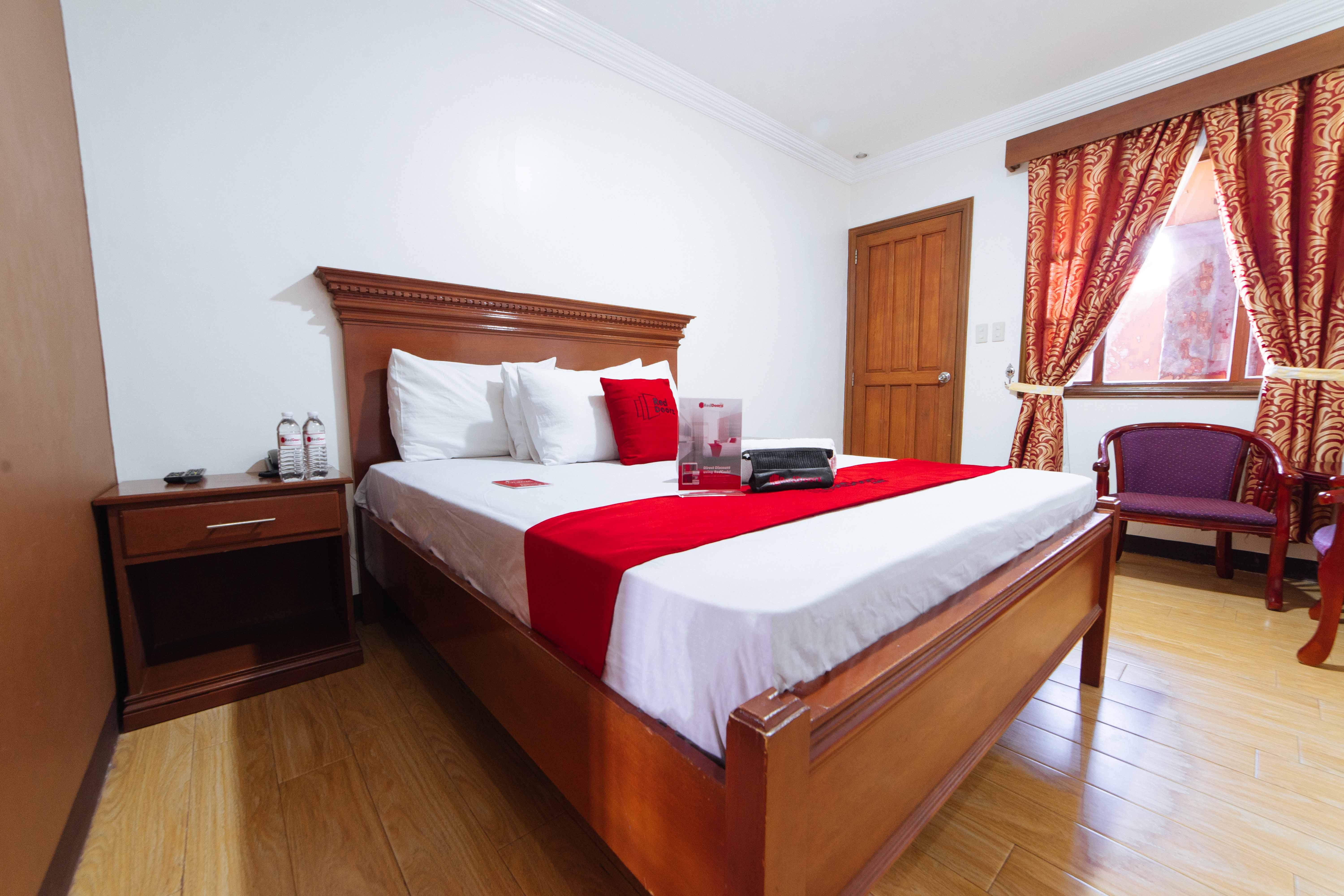Reddoorz Plus @ Starhomes Olivianville Tarlac Kültér fotó