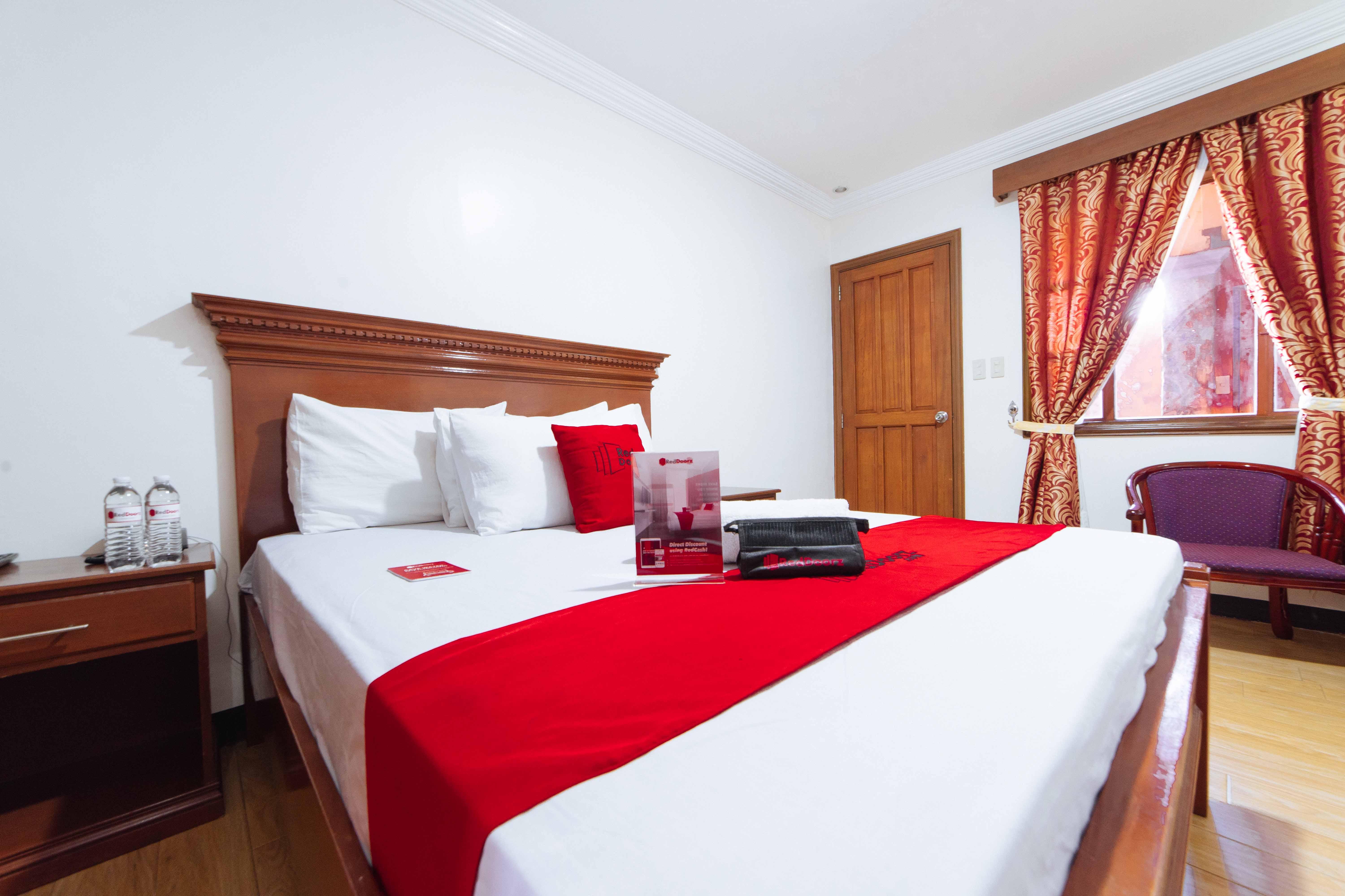Reddoorz Plus @ Starhomes Olivianville Tarlac Kültér fotó