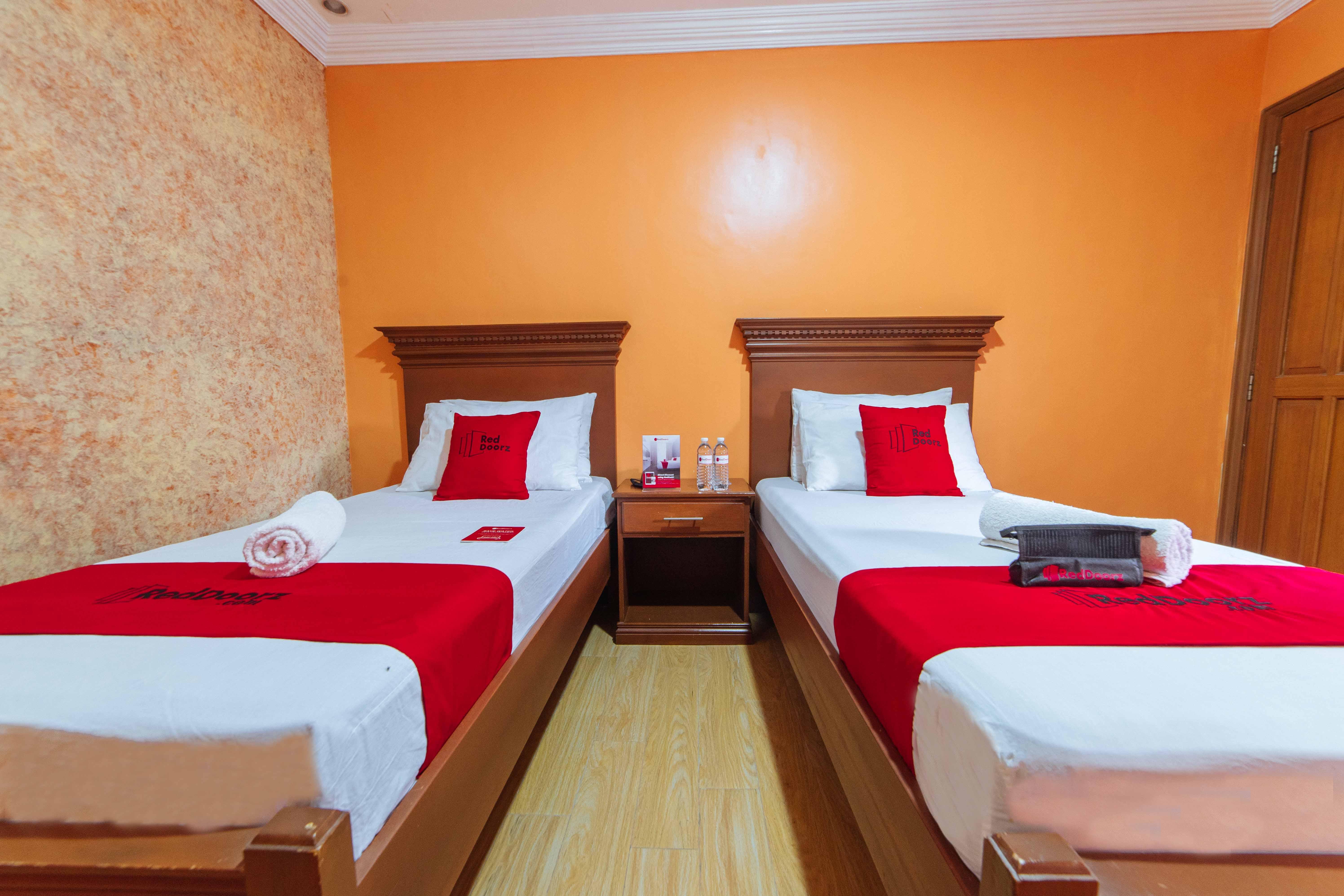 Reddoorz Plus @ Starhomes Olivianville Tarlac Kültér fotó