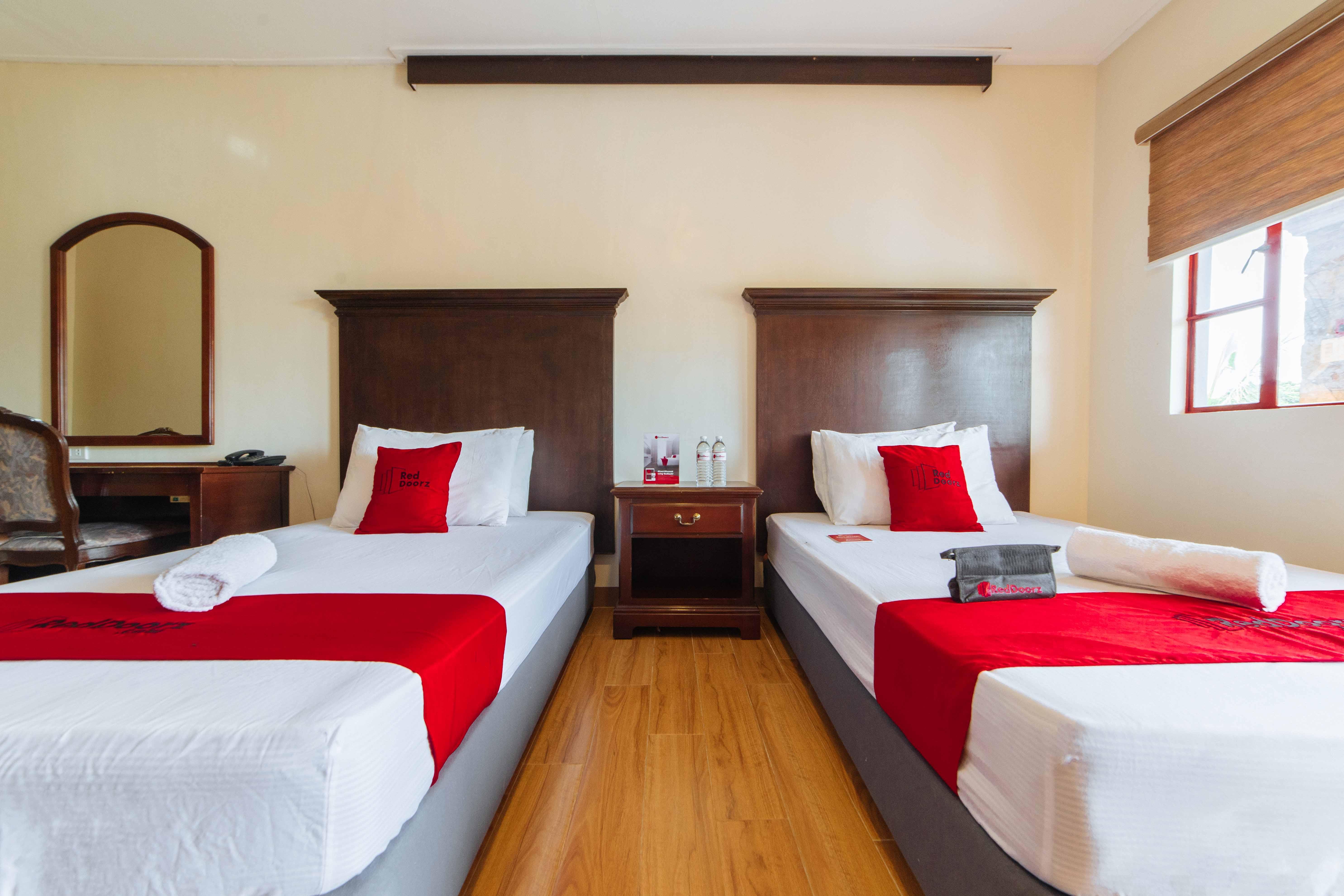 Reddoorz Plus @ Starhomes Olivianville Tarlac Kültér fotó