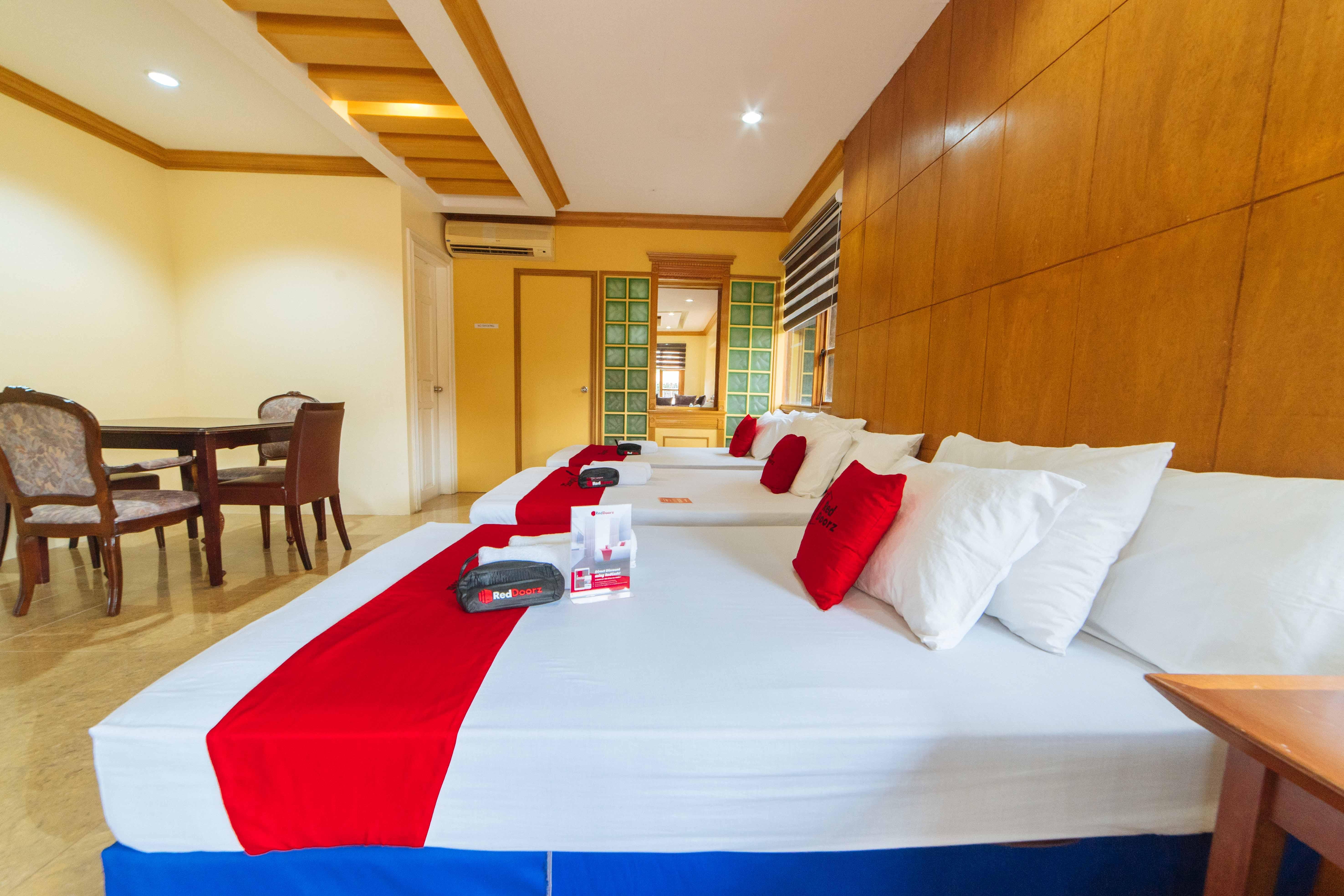 Reddoorz Plus @ Starhomes Olivianville Tarlac Kültér fotó