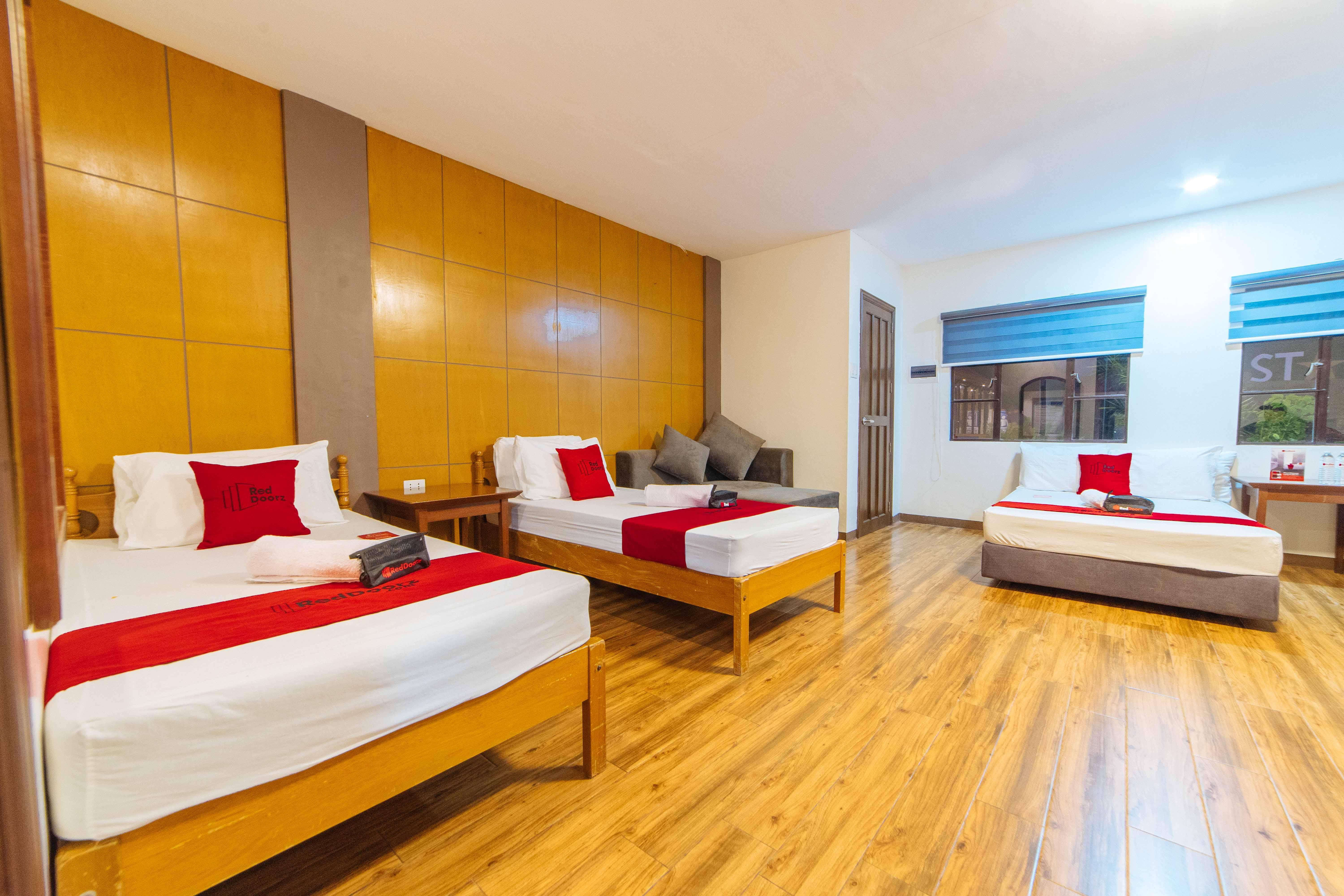 Reddoorz Plus @ Starhomes Olivianville Tarlac Kültér fotó