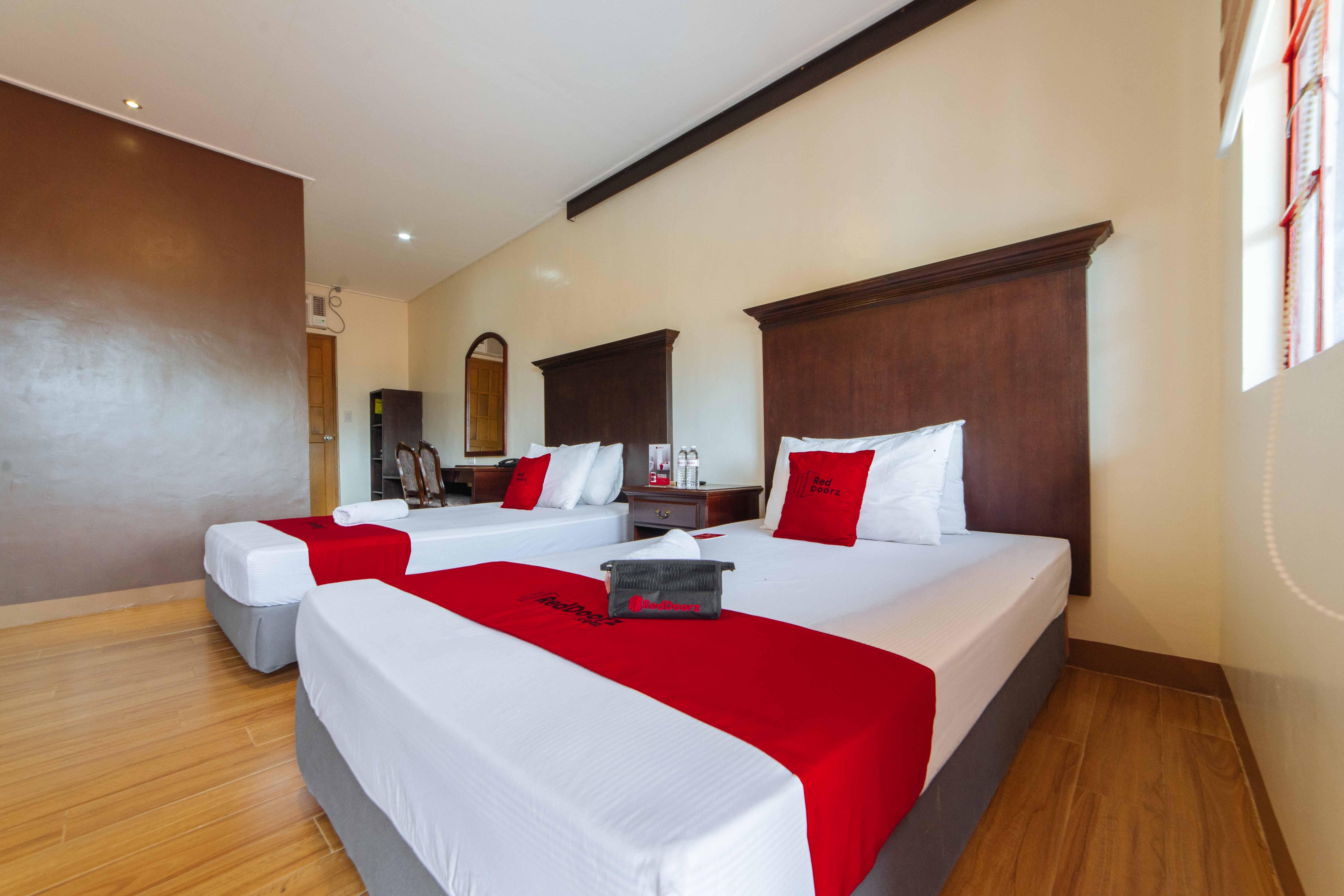 Reddoorz Plus @ Starhomes Olivianville Tarlac Kültér fotó