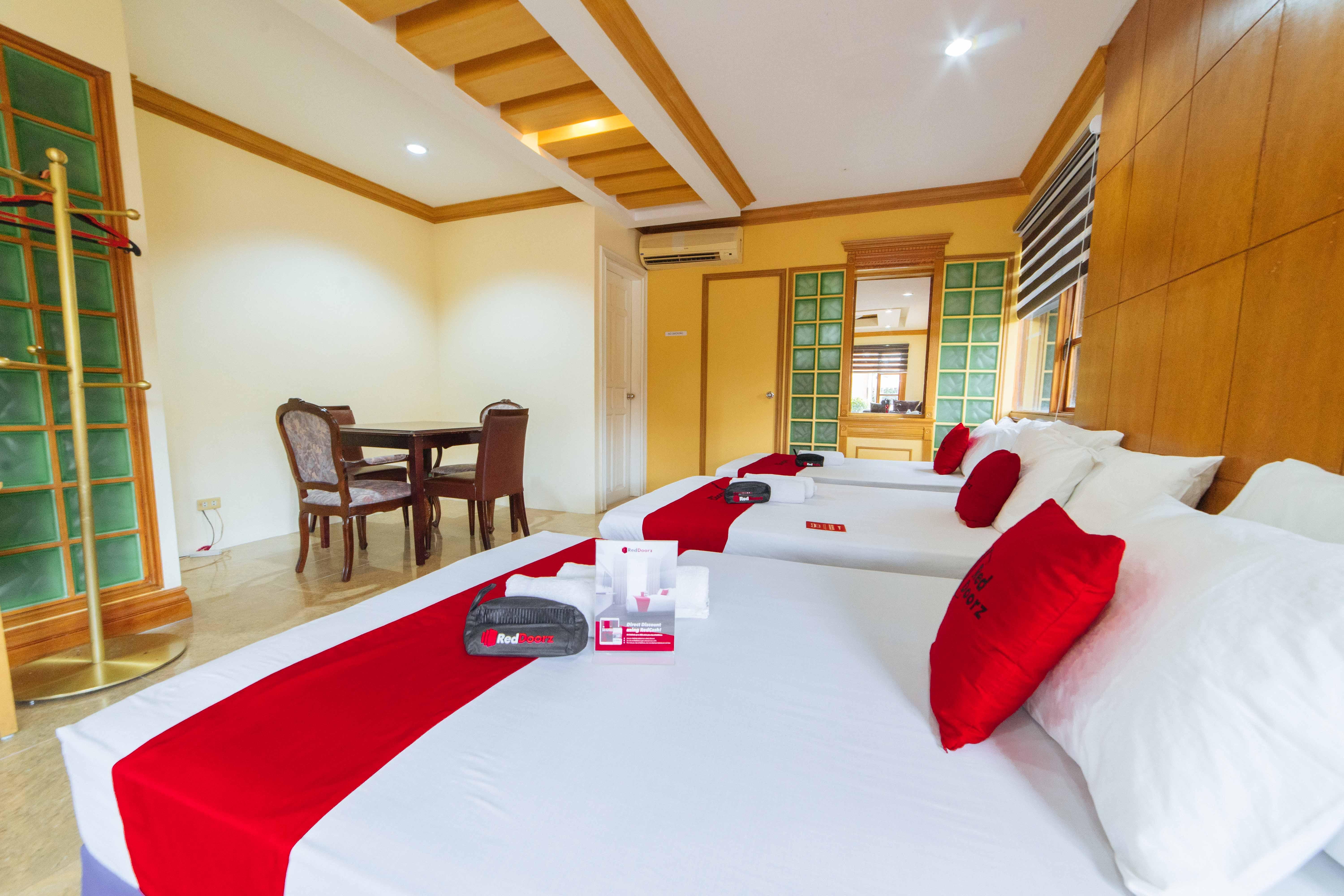 Reddoorz Plus @ Starhomes Olivianville Tarlac Kültér fotó