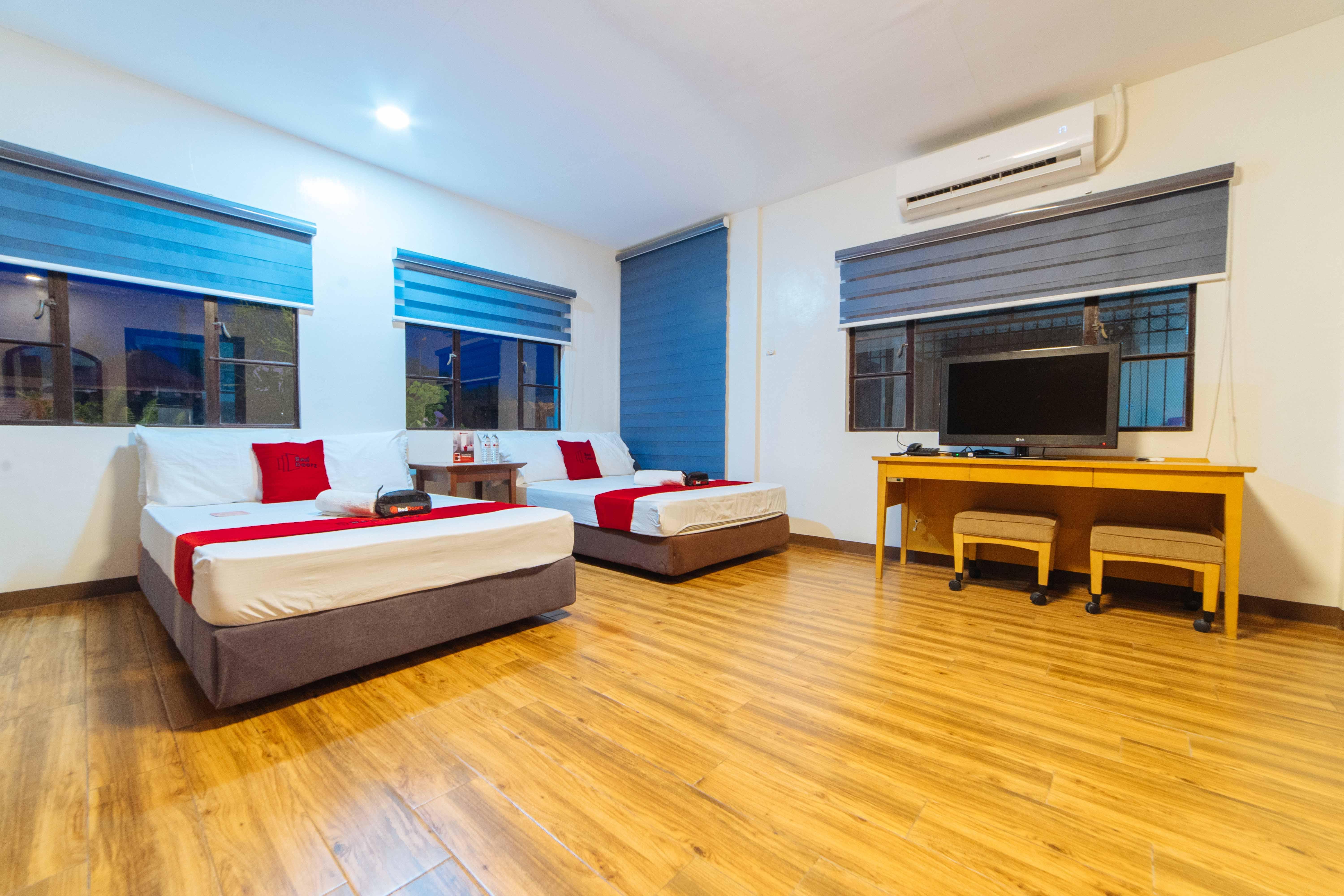 Reddoorz Plus @ Starhomes Olivianville Tarlac Kültér fotó