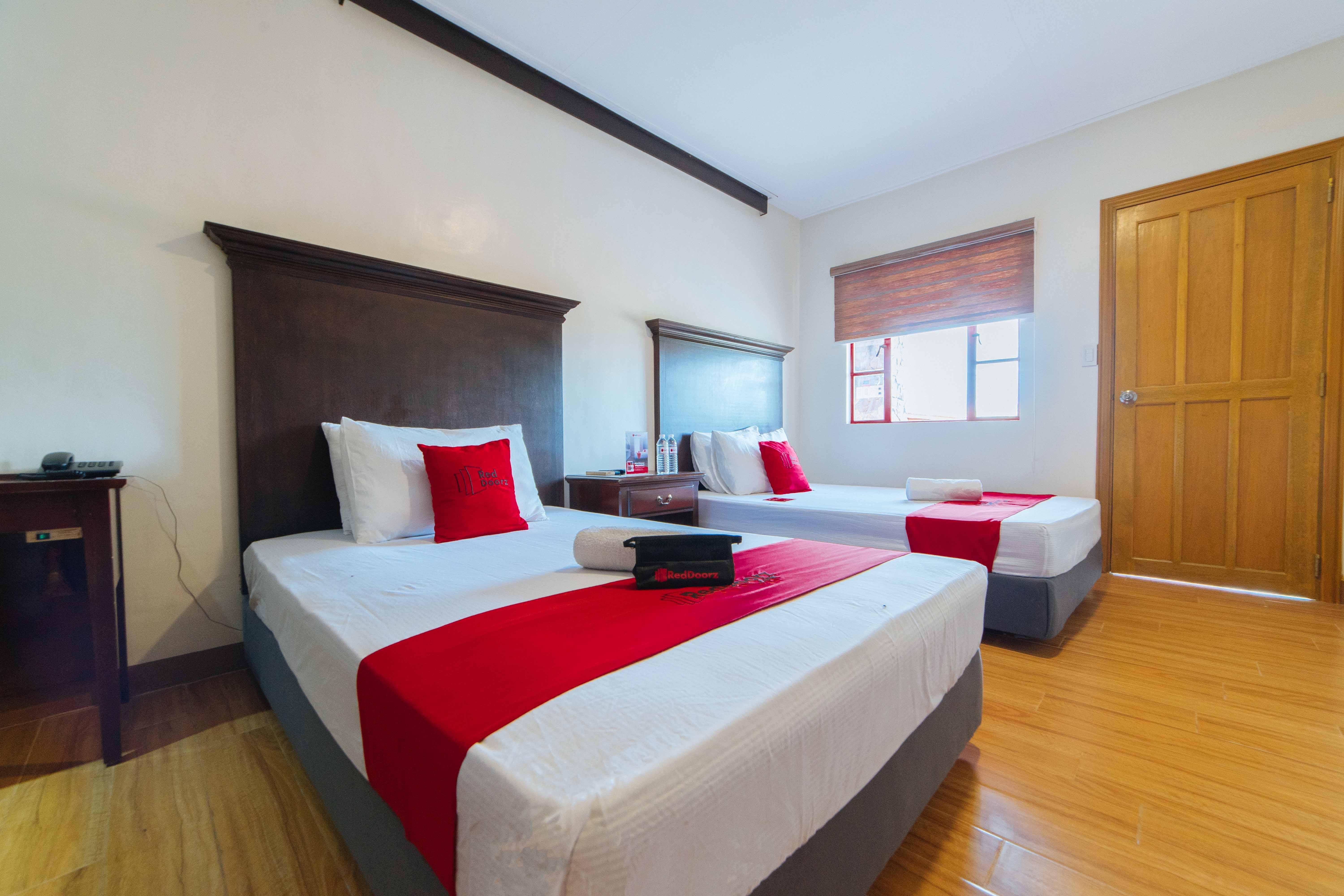 Reddoorz Plus @ Starhomes Olivianville Tarlac Kültér fotó