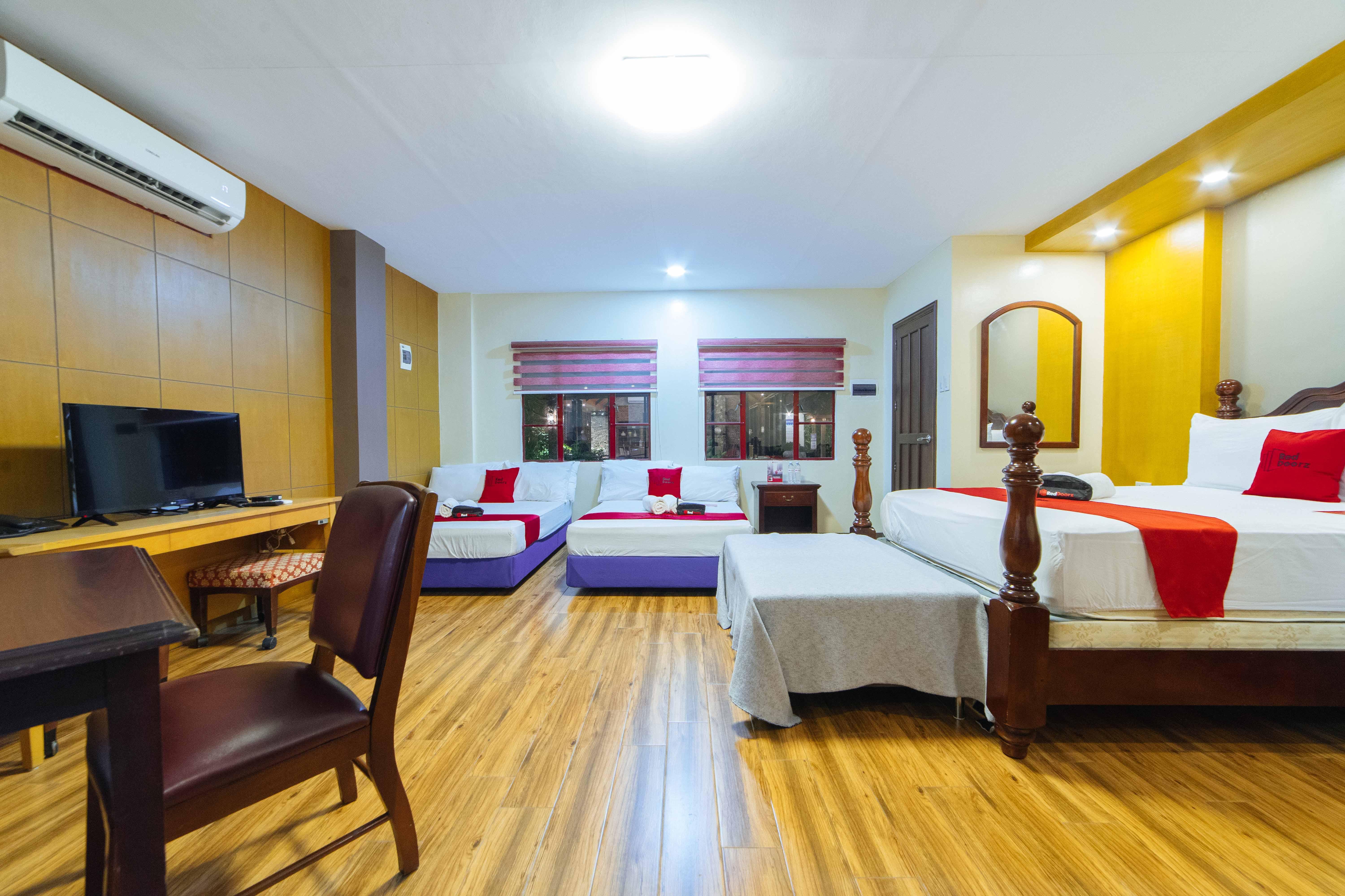 Reddoorz Plus @ Starhomes Olivianville Tarlac Kültér fotó