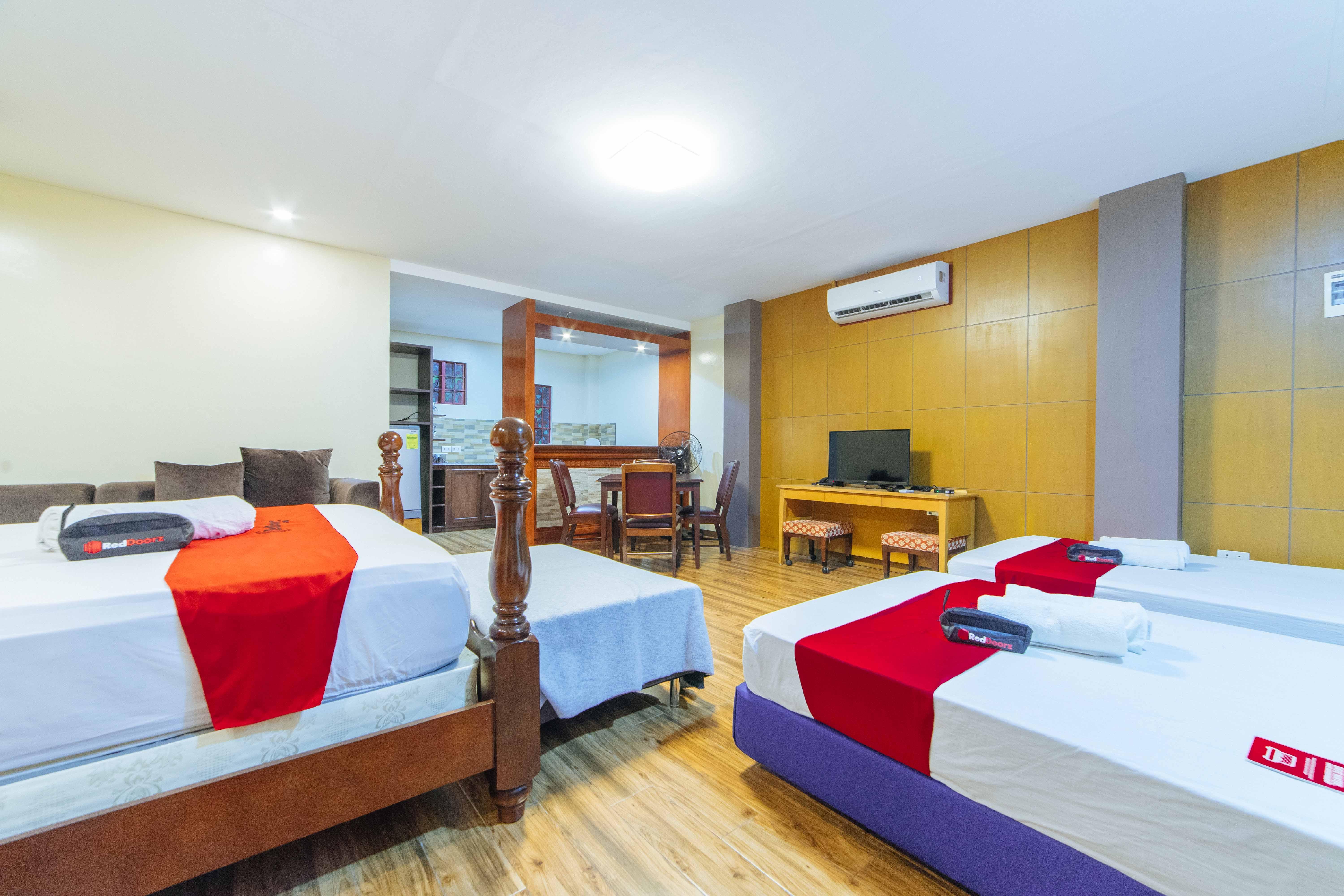 Reddoorz Plus @ Starhomes Olivianville Tarlac Kültér fotó