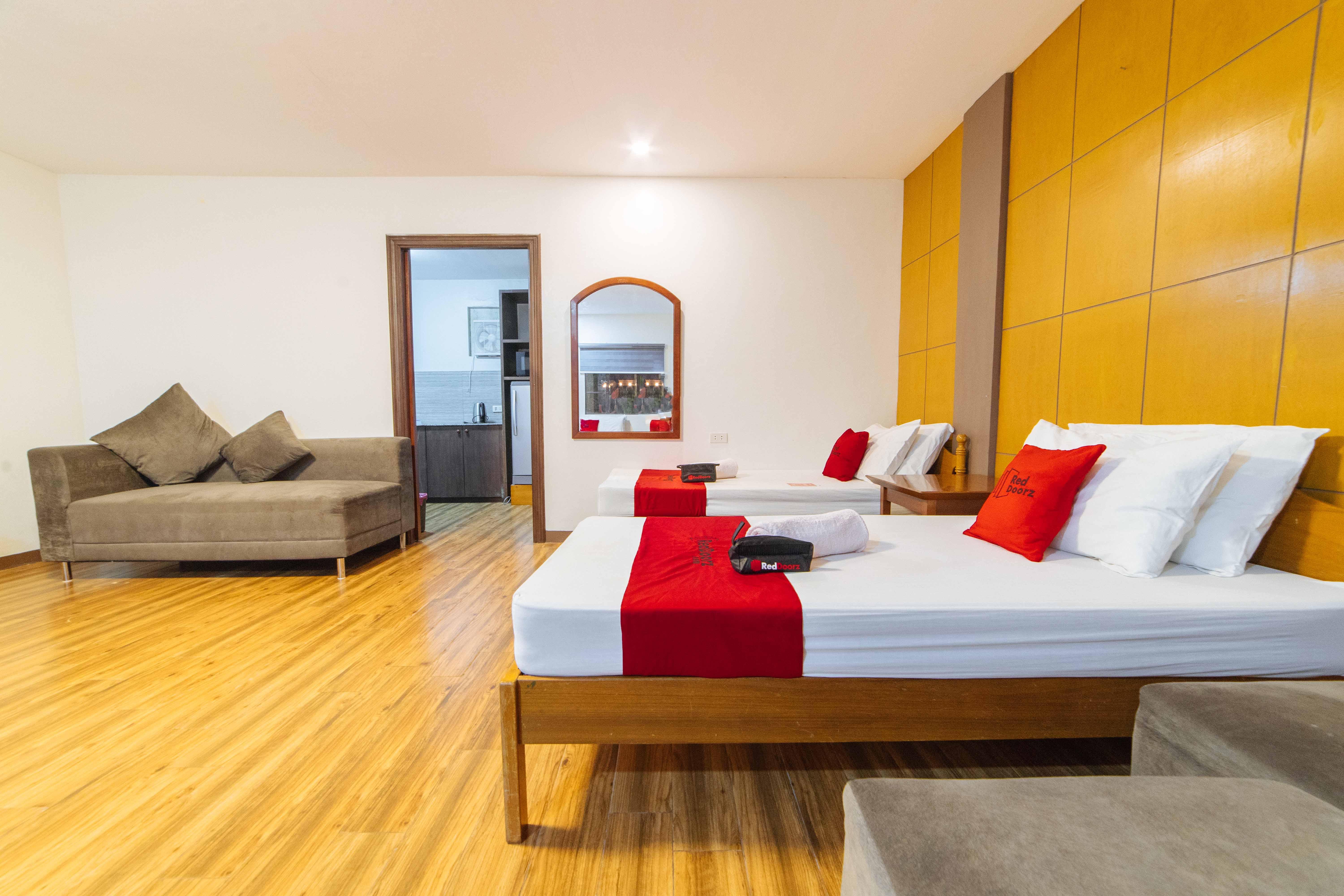 Reddoorz Plus @ Starhomes Olivianville Tarlac Kültér fotó