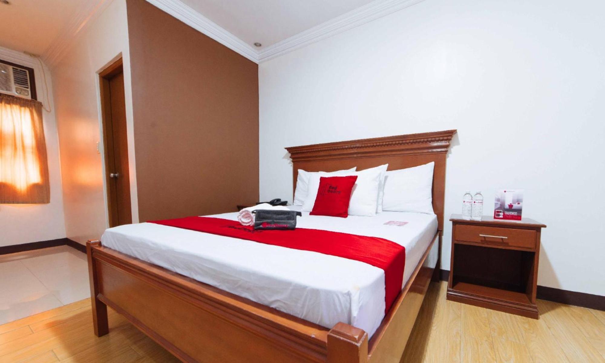 Reddoorz Plus @ Starhomes Olivianville Tarlac Kültér fotó
