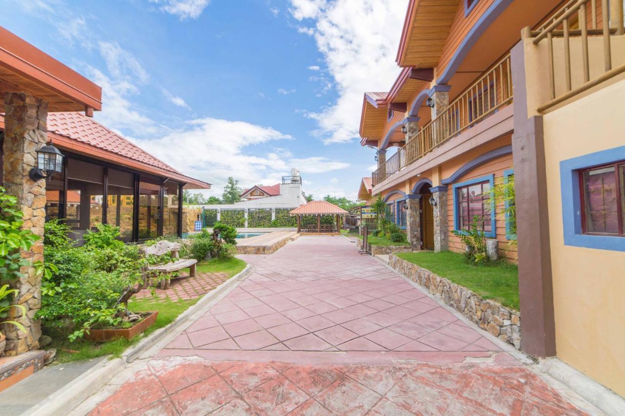 Reddoorz Plus @ Starhomes Olivianville Tarlac Kültér fotó